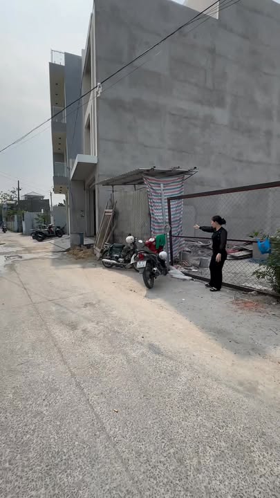 Nhà riêng Hóc Môn 95m² giá 5 tỷ - Hẻm ô tô quay đầu, vị trí đắc địa!