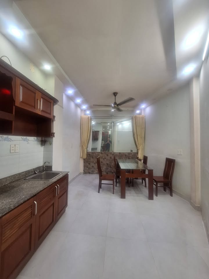 Nhà cho thuê Nguyễn Trãi, Quận 5, 33m² giá 8 triệu - An ninh, sạch sẽ!