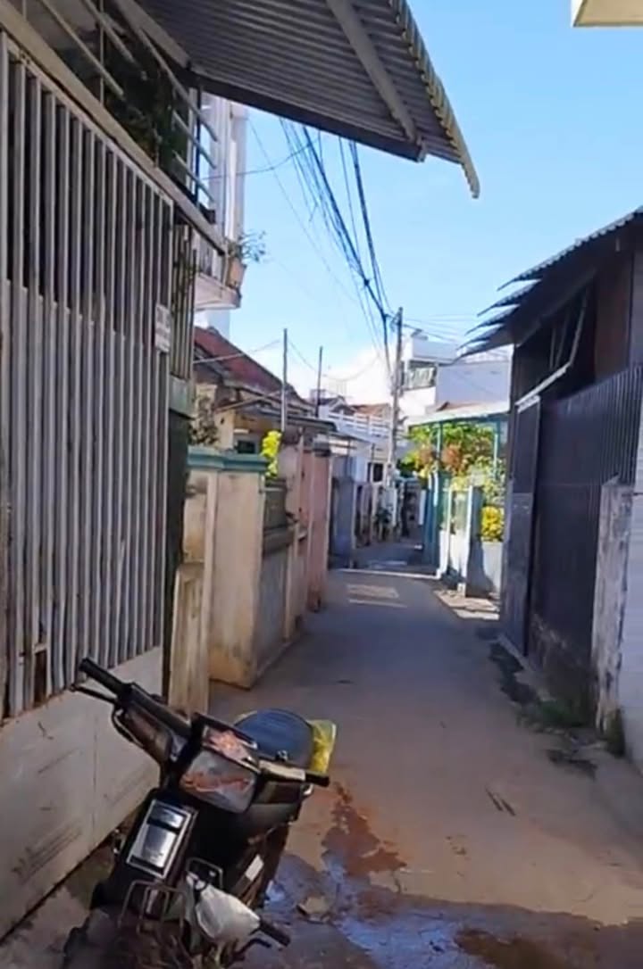 Nhà cấp 4 hẻm ba gác Phường 4, TP Tuy Hòa 45m² - Giá chỉ 900 triệu!