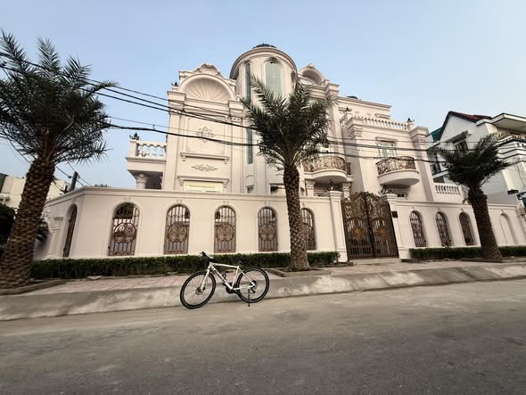 Bán biệt thự Khu Ao Sen - Tên Lửa 270m² giá 53.5 tỷ - Sẵn sàng vào ở ngay!