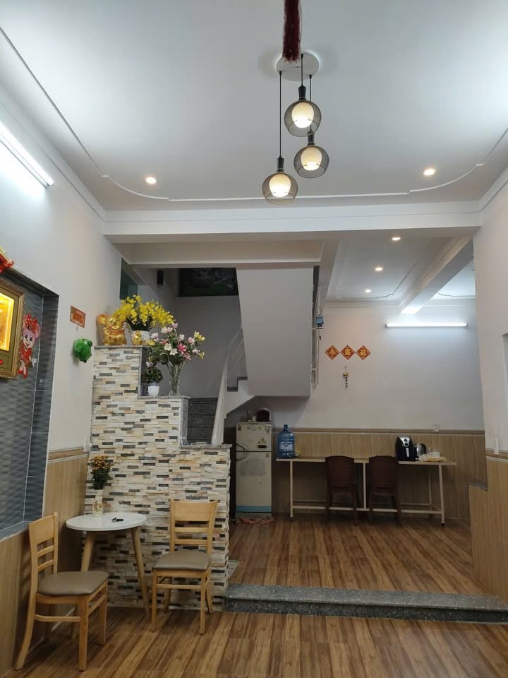 Nhà cho thuê hẻm 18/8, Phường Cẩm Phô, 3 tầng, giá 12 triệu - Không gian sống lý tưởng!