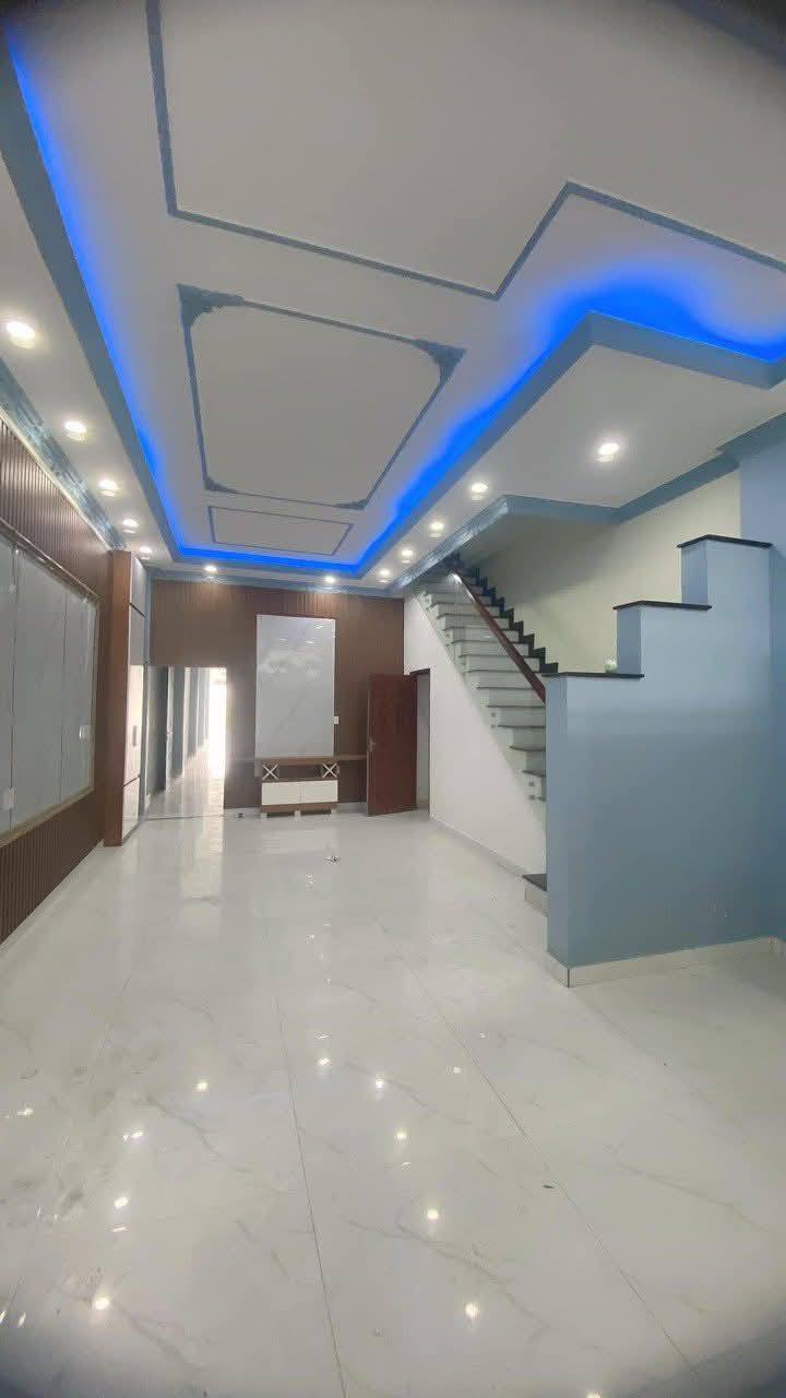 Nhà mặt tiền Tỉnh Lộ 825, Đức Hòa, 220m² giá chỉ 5.3 tỷ - Cơ hội vàng không thể bỏ lỡ!