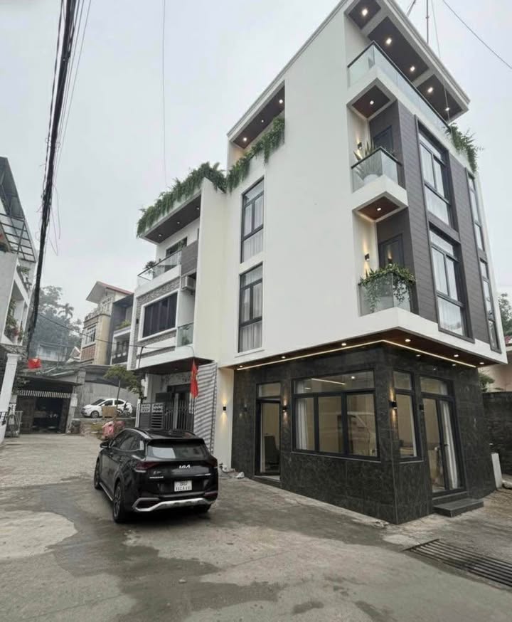 Nhà 4 tầng tại phường Cao Thắng, Hạ Long 50m² giá 4.1 tỷ - Căn góc thoáng mát, sẵn sàng đón Tết!