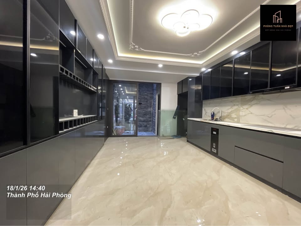 Nhà phố Tây Văn Cao 80m² giá 11.2 tỷ - Thiết kế hiện đại, thang máy