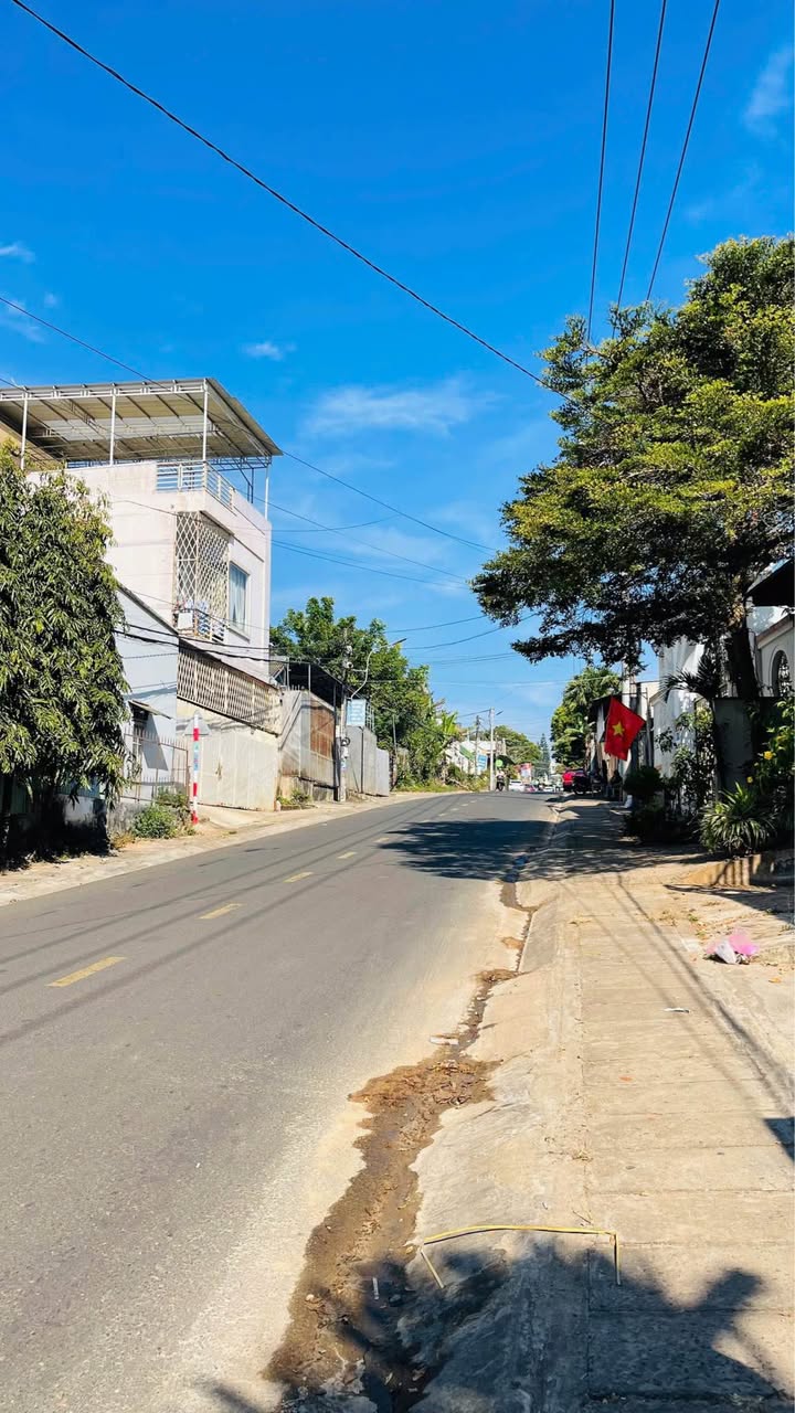 Bán đất tặng nhà mặt tiền Phù Đổng 165m² giá 3.7 tỷ - Đầu tư thuận lợi!