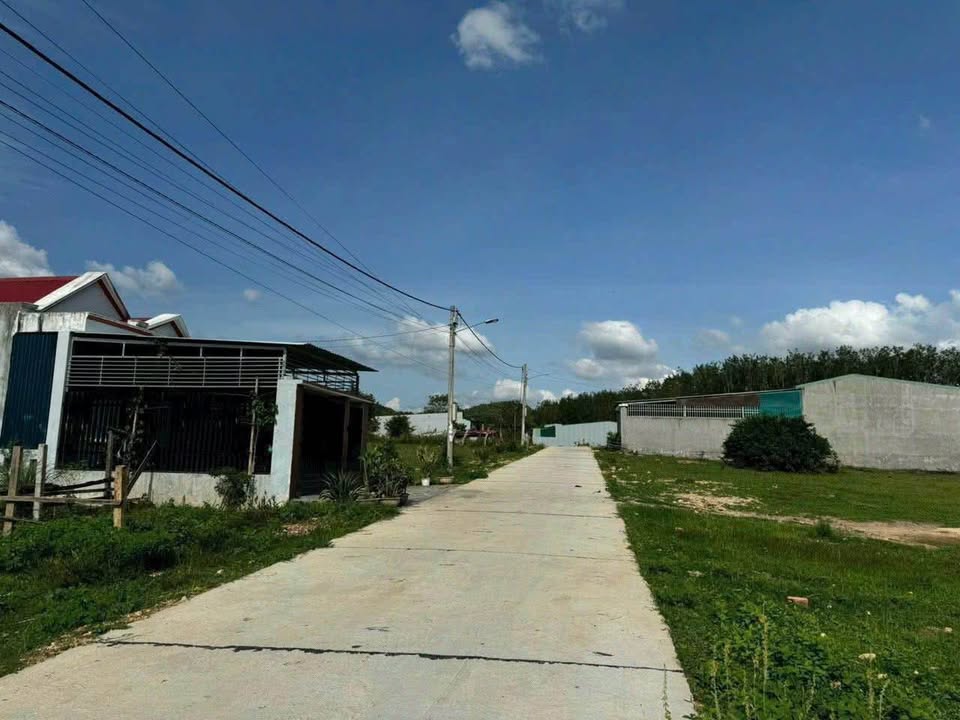 Đất thổ cư thôn 4 Đăk Cấm, TP Kon Tum 196m² - Đường bê tông, giá thỏa thuận!