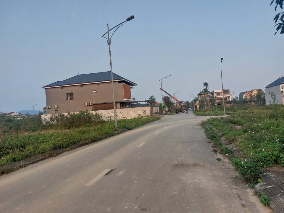 Biệt thự Tây Tân Học - Thạch Hạ 350m² giá 5 tỷ - Hướng Đông Nam, Đường 12m