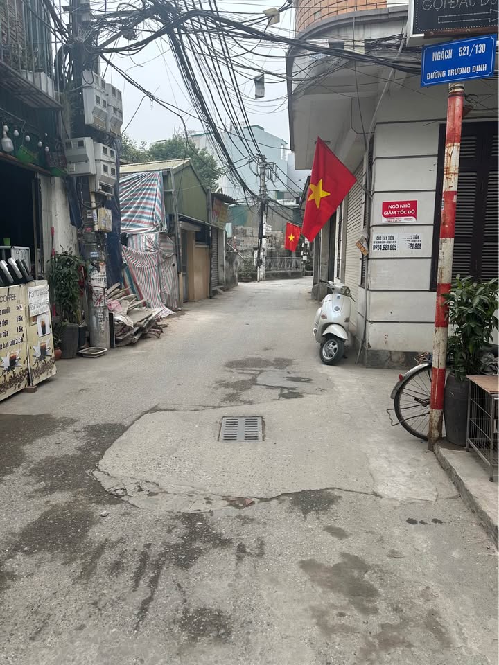 Nhà bán Trương Định, Hoàng Mai 30m² giá 2 tỷ - Vị trí trung tâm, tiện ích đầy đủ!