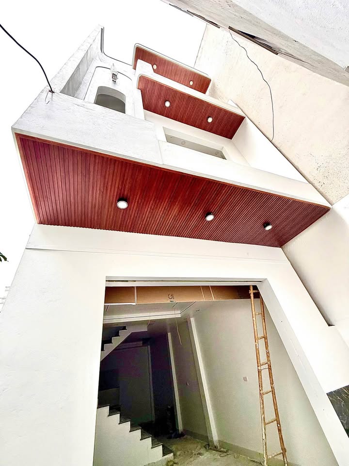 Nhà phố 3 tầng đường Lý Thái Tổ 45m² giá 2 tỷ - Phong cách hiện đại, tiện ích đầy đủ!