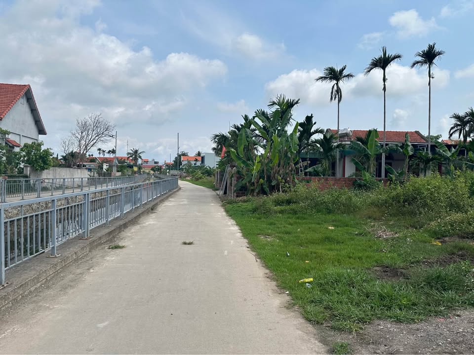 Đất nền Quảng Yên 244,6m² giá 2,446 tỷ - Vị trí đắc địa gần chợ và trường học!