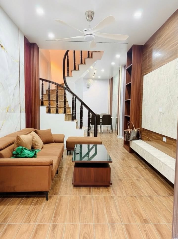 Nhà riêng Phường Nhân Chính 35m² giá 6 tỷ - Gần đại học Kinh doanh Công nghệ