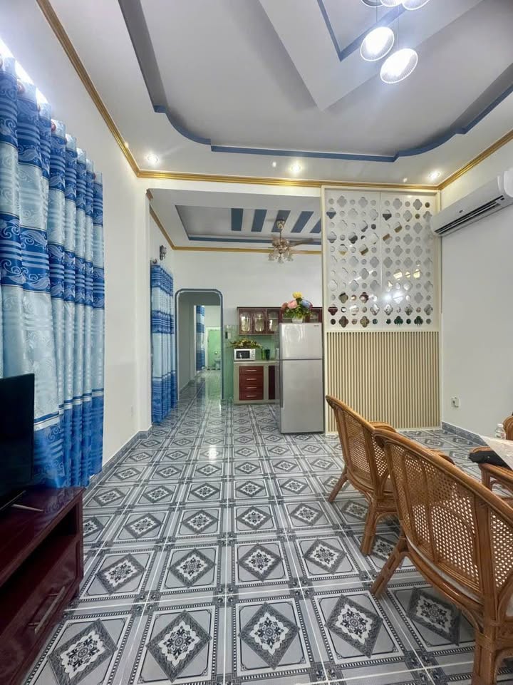 Nhà đẹp bán gấp tại Tương Bình Hiệp, 142.5m² - Sân ô tô rộng rãi!