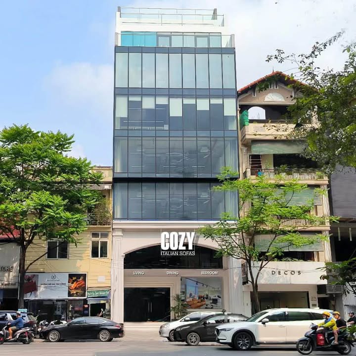 Cho thuê tòa nhà mới xây tại phố Trung Phụng, Đống Đa - 200m² giá 300 triệu/tháng