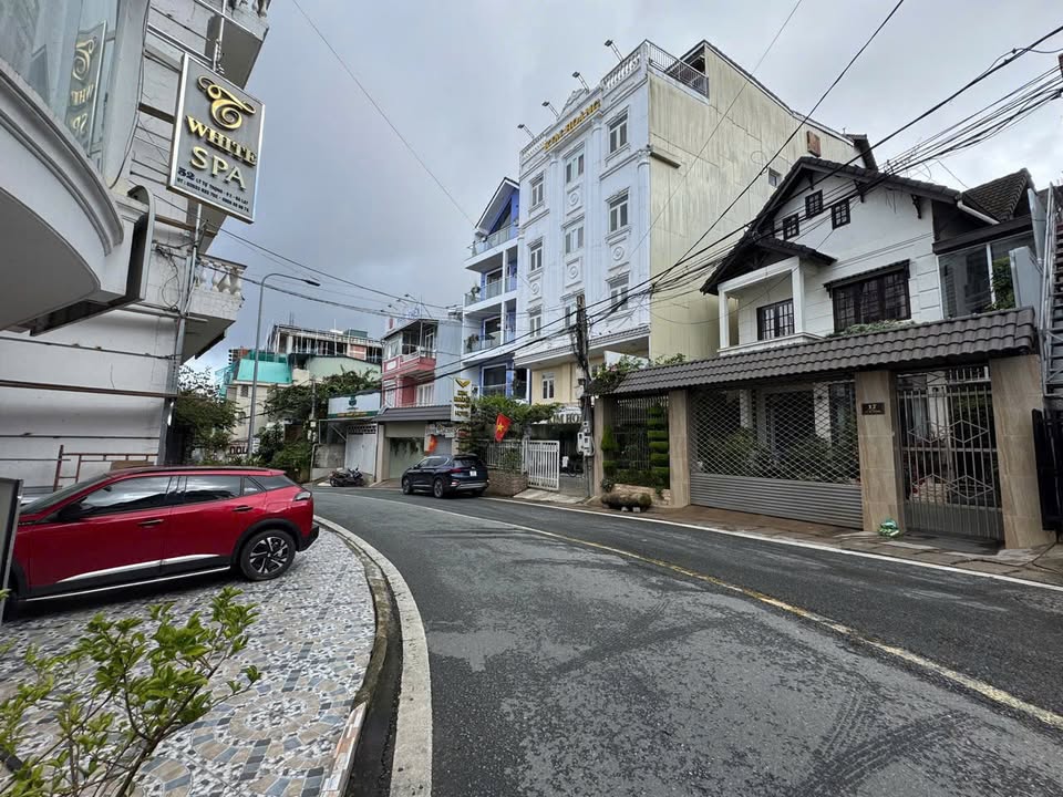 Khách sạn mặt tiền Lý Tự Trọng Đà Lạt 137m² giá 32 tỷ - Cơ hội đầu tư hấp dẫn!