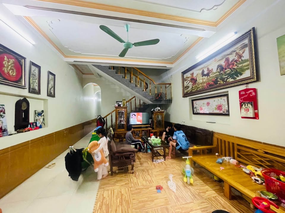 Nhà 3 tầng Thị trấn Hùng Sơn, Đại Từ, Thái Nguyên 100m² giá 2 tỷ - Vị trí đắc địa cho gia đình!