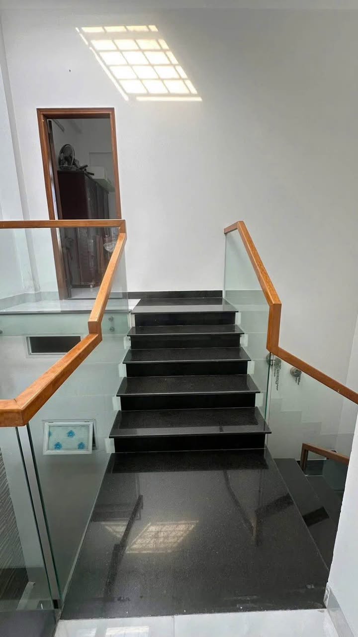 Nhà 2 tầng đường 7m5 Ỷ Lan Hòa Cường 90m² giá 10 tỷ - Vị trí đẹp, tiện nghi!