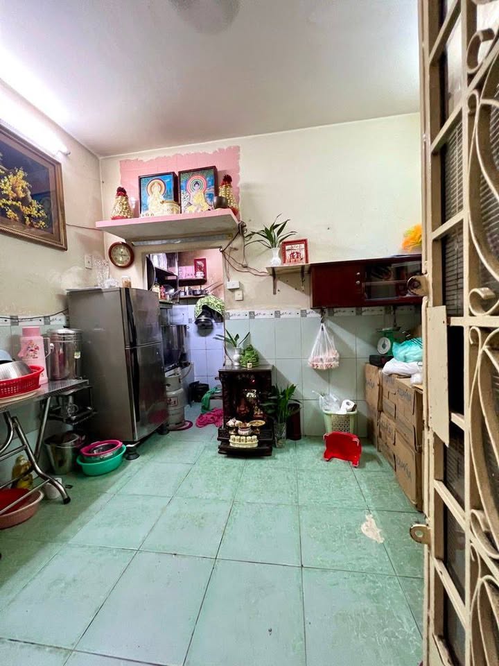 Nhà phố quận 10 giá 3.5 tỷ - Kết cấu 3 tầng, sẵn sàng ở ngay!