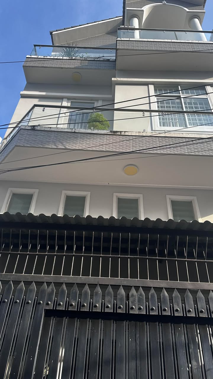 Nhà mặt tiền Chu Mạnh Trinh, Quận 1, 132m² - Cơ hội đầu tư hấp dẫn!