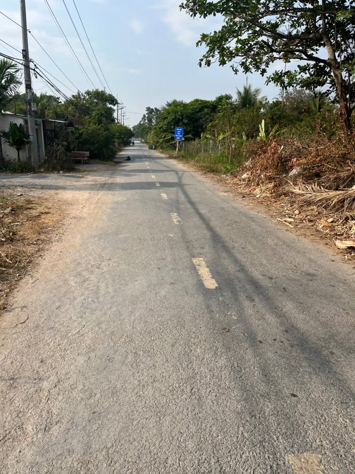 Nhà mặt tiền đường Nhựa Trung An, Hóc Môn, 220m² giá 2.3 tỷ - Đầu tư sinh lời!