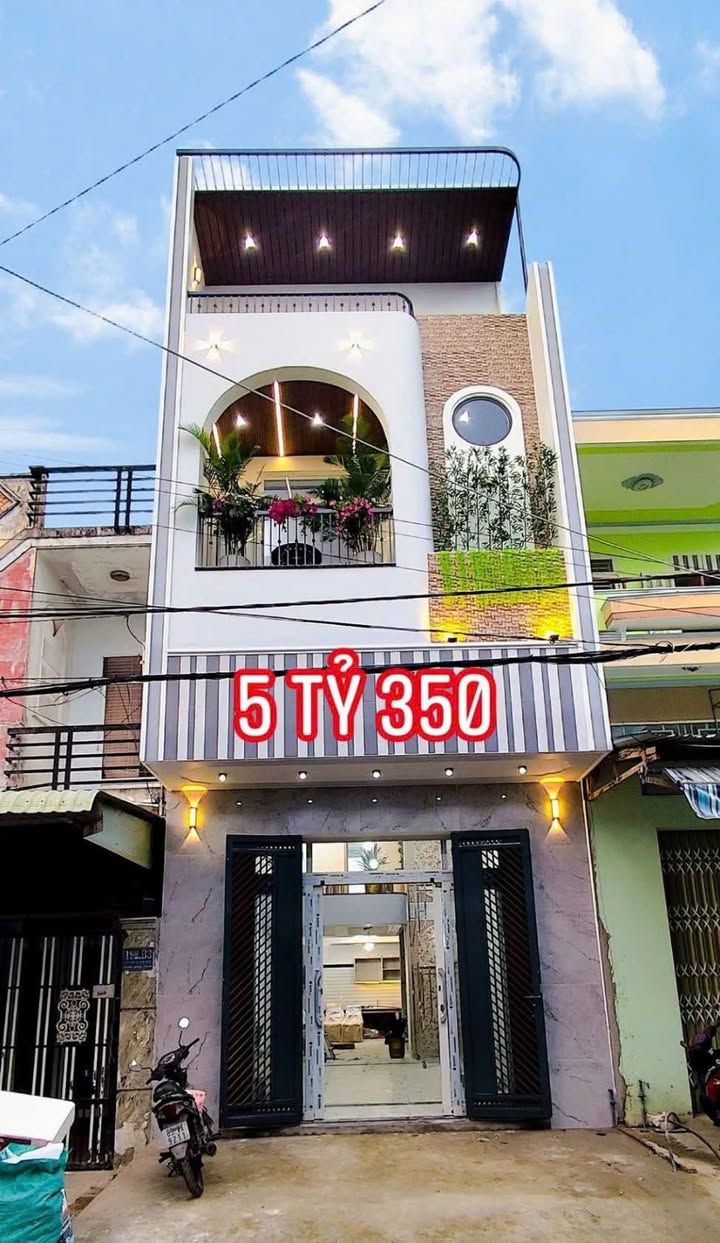 Nhà 1 trệt 1 lửng 1 lầu mặt tiền đường Phan Huy Chú, Cần Thơ - Full nội thất cao cấp, giá 5.35 tỷ