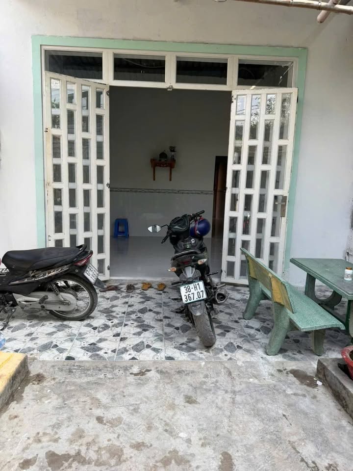 Nhà hẻm xe hơi ấp 4 xã Tân Thạnh Đông 125m² giá chỉ 1.65 tỷ - Tiện nghi đầy đủ!