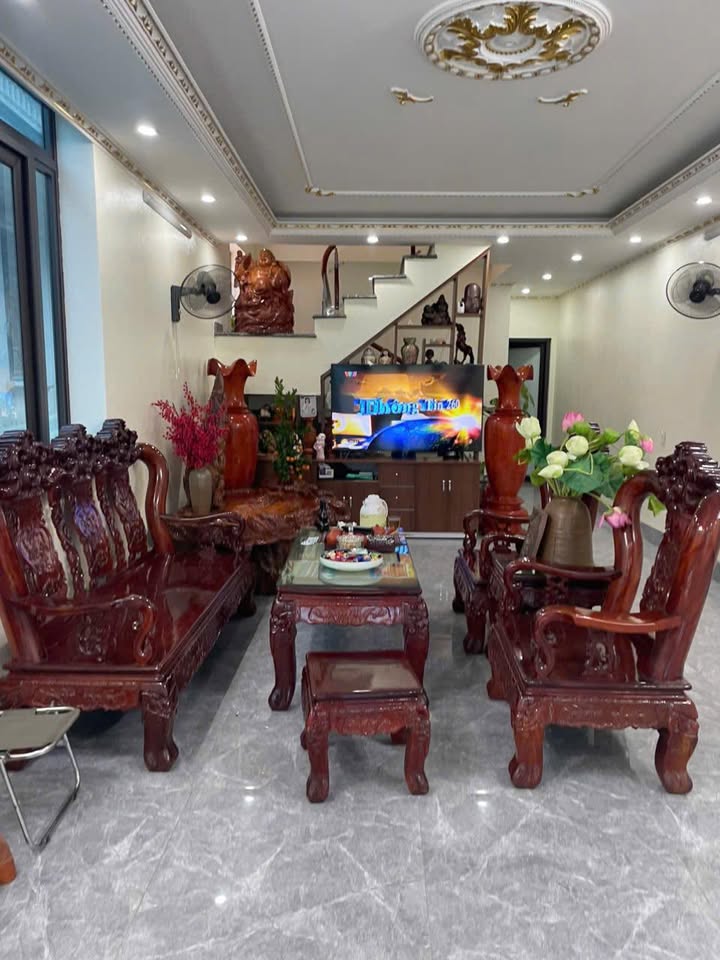 Nhà đẹp 2 tầng tại Đường Tròn Ngọc Xuân 95m² giá 3 tỷ - Đầu tư kinh doanh ngay!