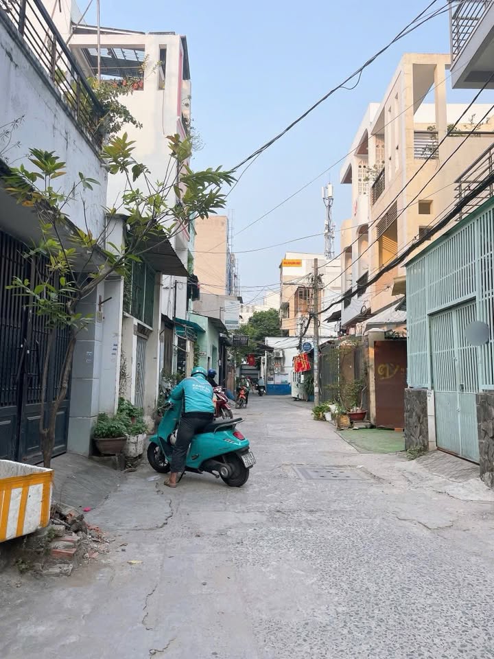 Nhà hẻm xe hơi Đường Lê Trọng Tấn, Tân Phú 36m² giá 3.75 tỷ - An ninh tốt, cho thuê 7 triệu/tháng!