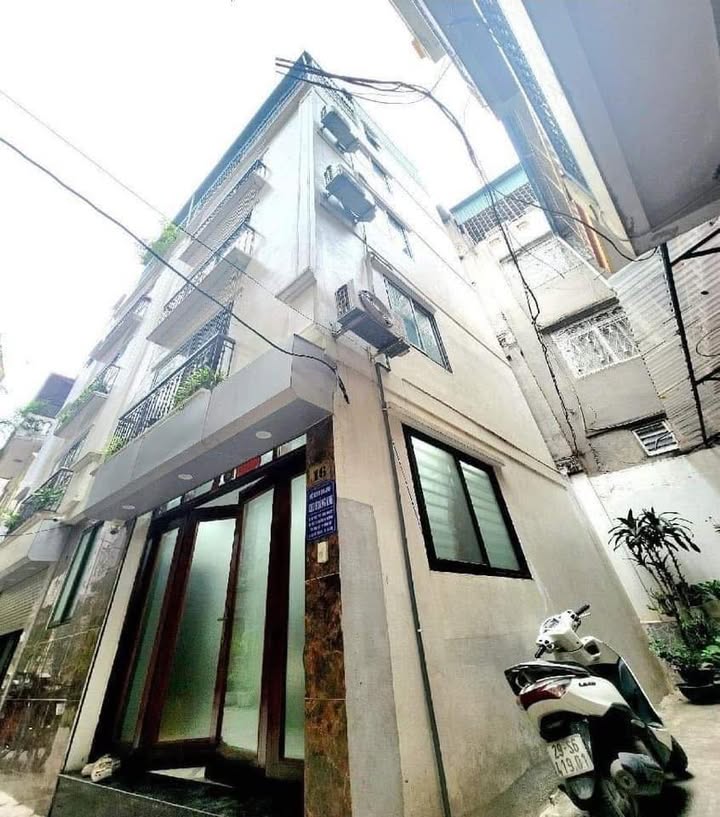 Nhà phố Lạc Trung, Quận Hai Bà Trưng 26.2m² giá 6.65 tỷ - Lô góc, an ninh tốt!