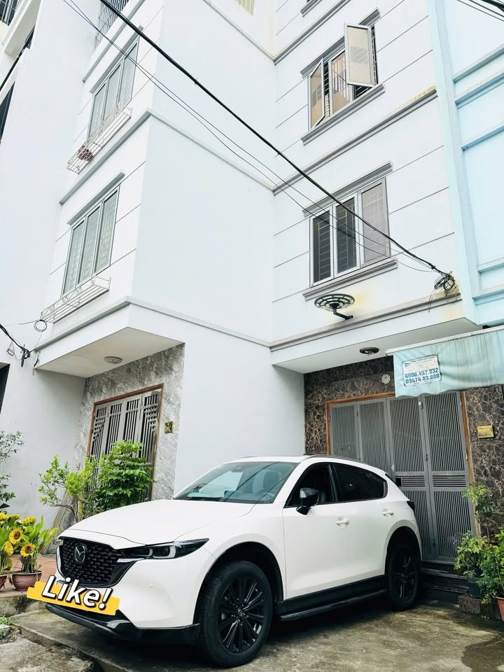 Nhà phố Ngọc Thụy, Long Biên 39m² giá 8 tỷ - Ô tô đỗ cửa, sổ nở hậu!