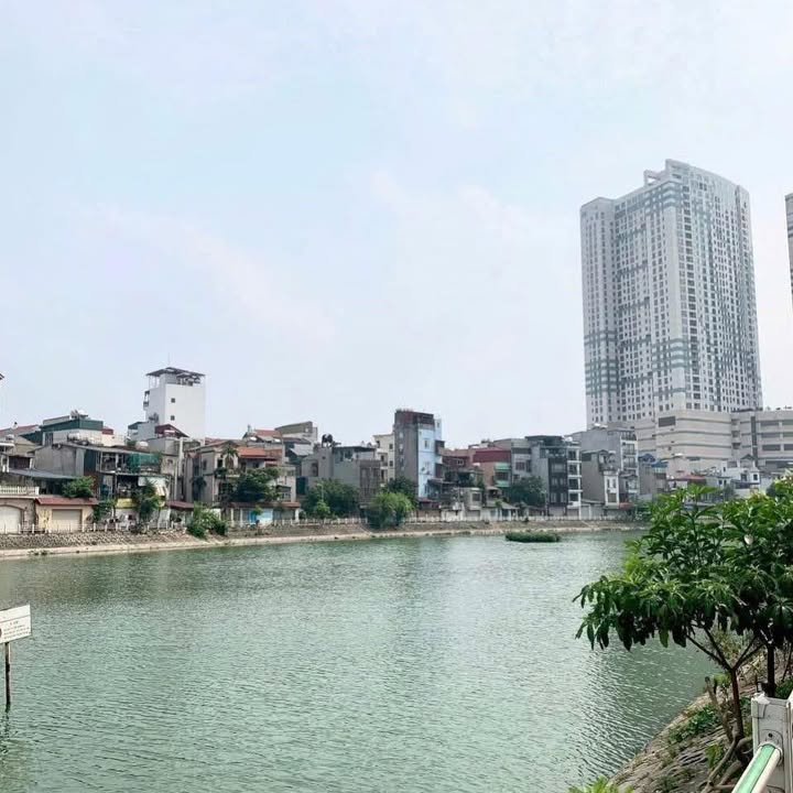 Nhà phố Bồ Đề, Long Biên 30m² giá 7 tỷ - Vị trí đắc địa gần mặt hồ