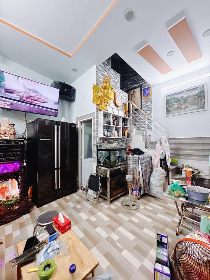 Nhà 5 tầng mặt tiền Hoàng Diệu, Q.4 giá 3 tỷ - Kinh doanh tốt, nở hậu tài lộc!