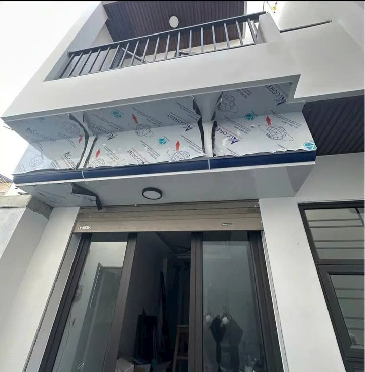 Nhà 2 tầng Hoàng Quốc Việt 45m² giá 1 tỷ - Tiện nghi đầy đủ cho gia đình!