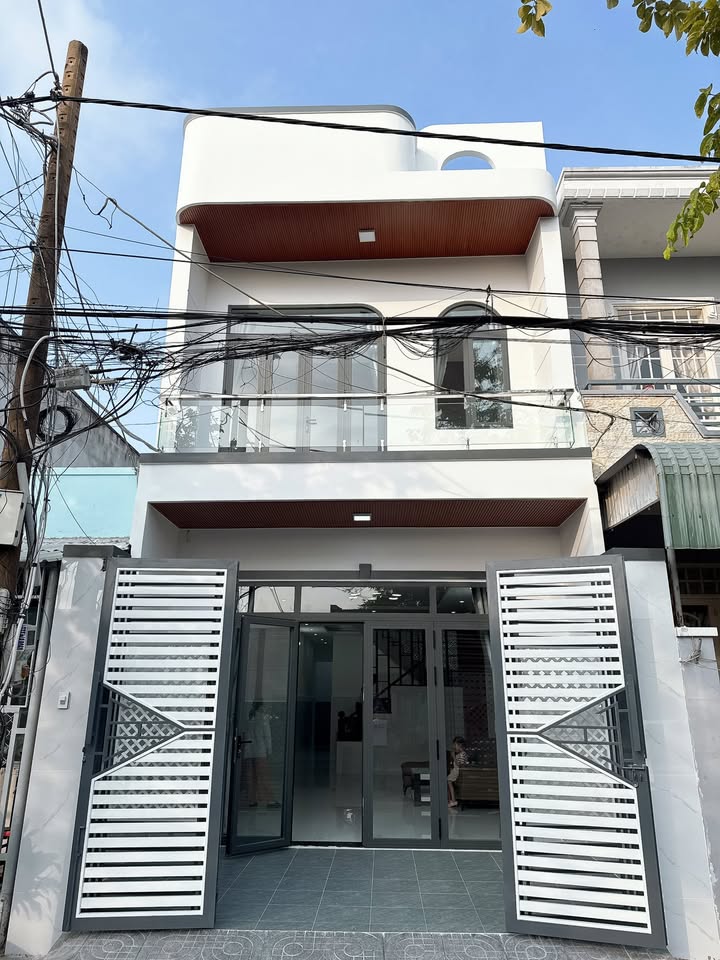 Nhà phố 1 trệt 1 lầu tại Bà Rịa 100m² giá 4.29 tỷ - Gần trung tâm sầm uất!