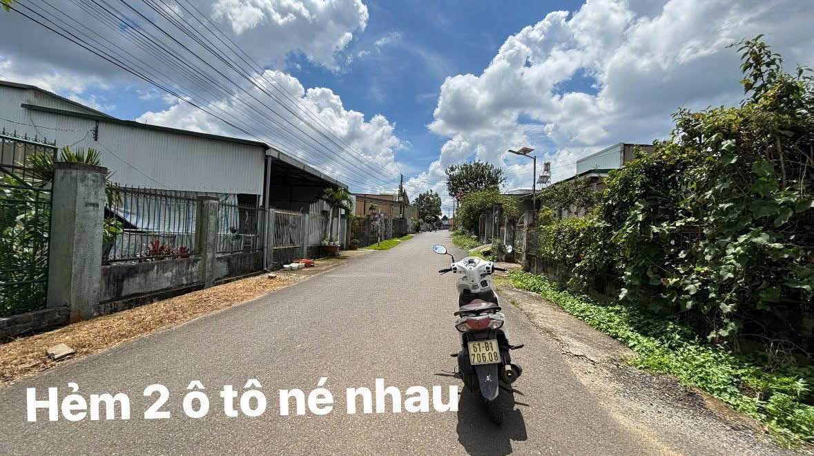 Nhà mới hẻm Phan Chu Trinh, Lộc Tiến 140m² giá 1.75 tỷ - Đầy đủ tiện ích xung quanh!