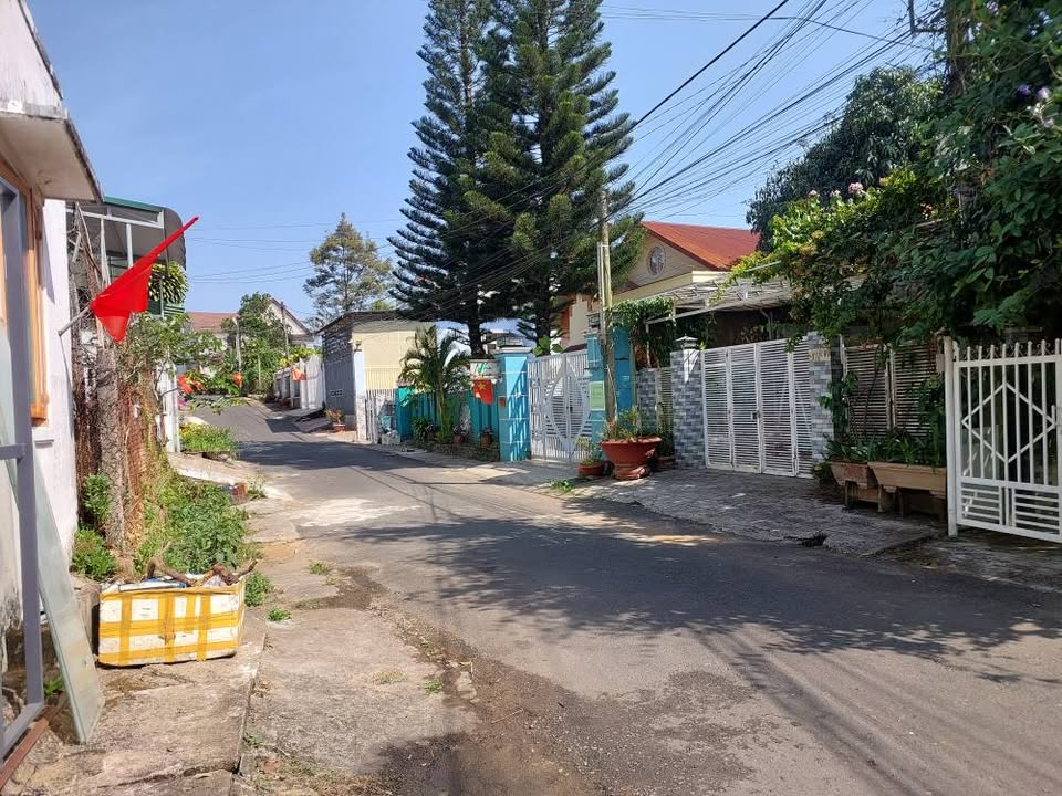 Đất thổ cư Bảo Lộc 126m² giá 2.6 tỷ - Mặt tiền hẻm nhựa lớn, tiện ích đầy đủ!