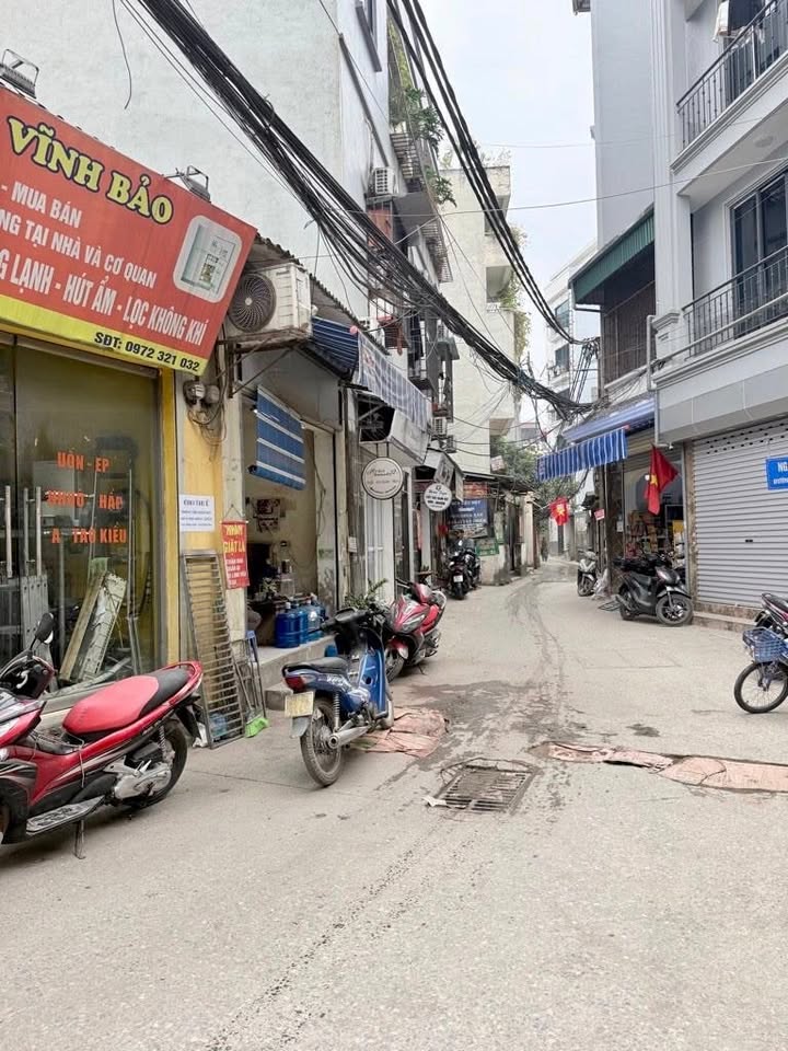 Nhà phố Dương Văn Bé, Lĩnh Nam, 40m² giá 8 tỷ - Đầy đủ nội thất, sẵn sàng vào ở!