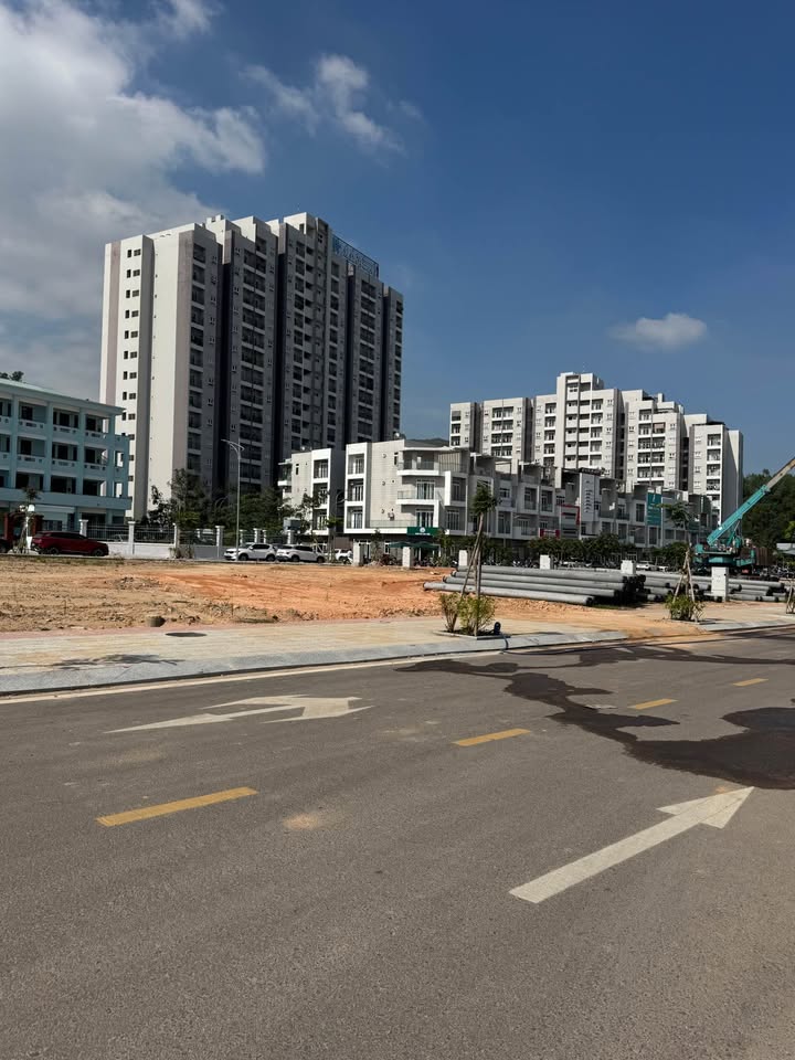 Nhà mặt tiền Tây Sơn, Quy Nhơn 66m² giá 3.7 tỷ - Thiết kế đẹp, sổ đỏ chính chủ!