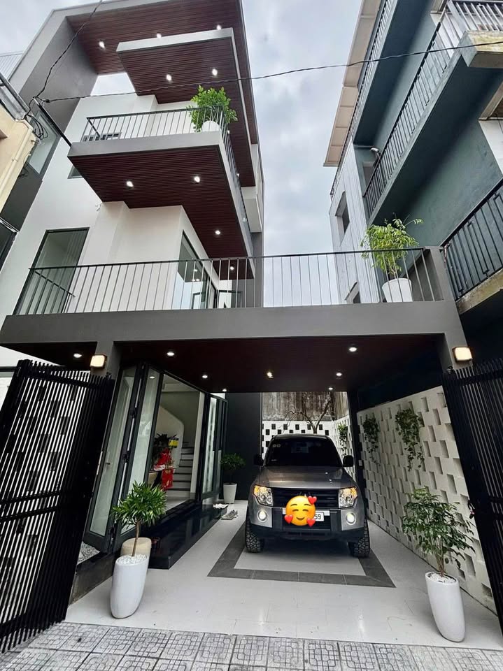 Nhà phố 3,5 tầng Hàn Mặc Tử, 101m² giá 4,5 tỷ - Kinh doanh Homestay lý tưởng!