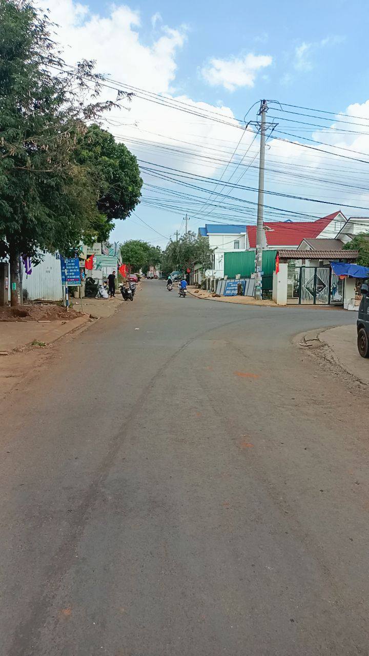 Nhà mặt tiền đường 473 Y Moan, Buôn Ma Thuột 291m² giá 5.6 tỷ - Kinh doanh thuận lợi!