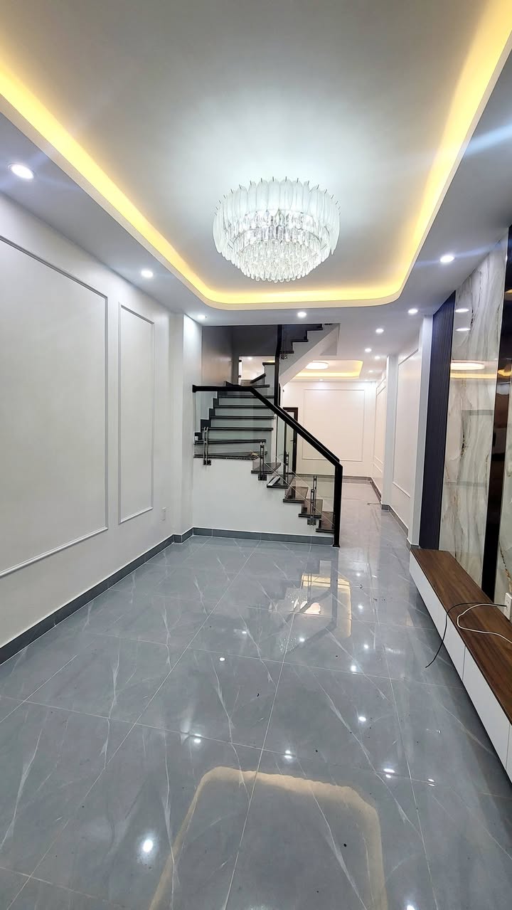 Nhà phố Trại Chuối Hải Phòng 33m² giá 3.3 tỷ - Ô tô đỗ cửa ngay