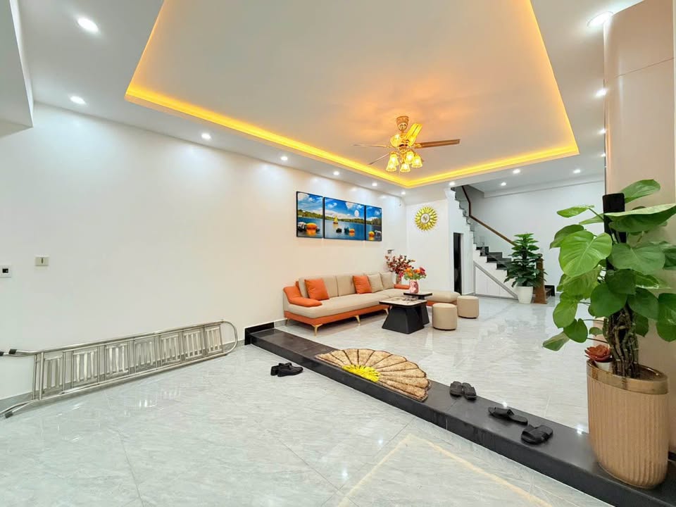 Nhà mặt ngõ Chợ Đôn, 50m² giá 5.35 tỷ - Kinh doanh thuận lợi!