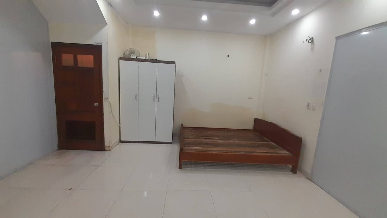 Phòng trọ 30m² tại Nguyễn Khang, Cầu Giấy - Chính chủ cho thuê chỉ 3,8 triệu