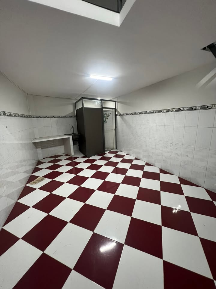 Phòng cho thuê tại chợ Long Thuận, diện tích rộng, giá cả thỏa thuận - Không gian sống lý tưởng!