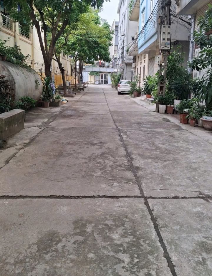 Nhà 4 tầng tại Thanh Trì 74m² giá 9 tỷ - Đường ô tô tránh, kinh doanh tốt!