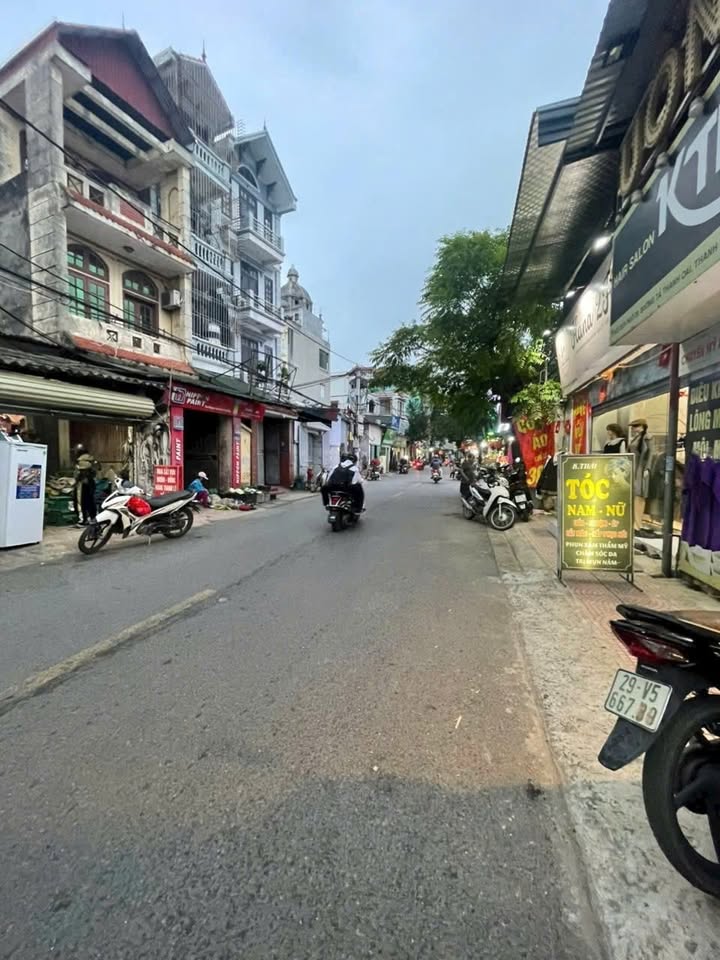 Nhà mặt phố ô tô tránh Hoàng Mai 65m² giá 2.2 tỷ - Kinh doanh đỉnh cao!