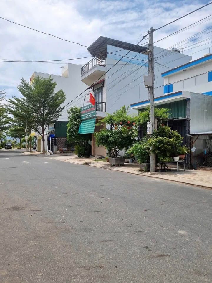 Nhà 1 Trệt 1 Lầu Tại TĐC Hòn Rớ 2 Nha Trang 70m² Giá 6.2 Tỷ - Gần Trường Chính Trị!