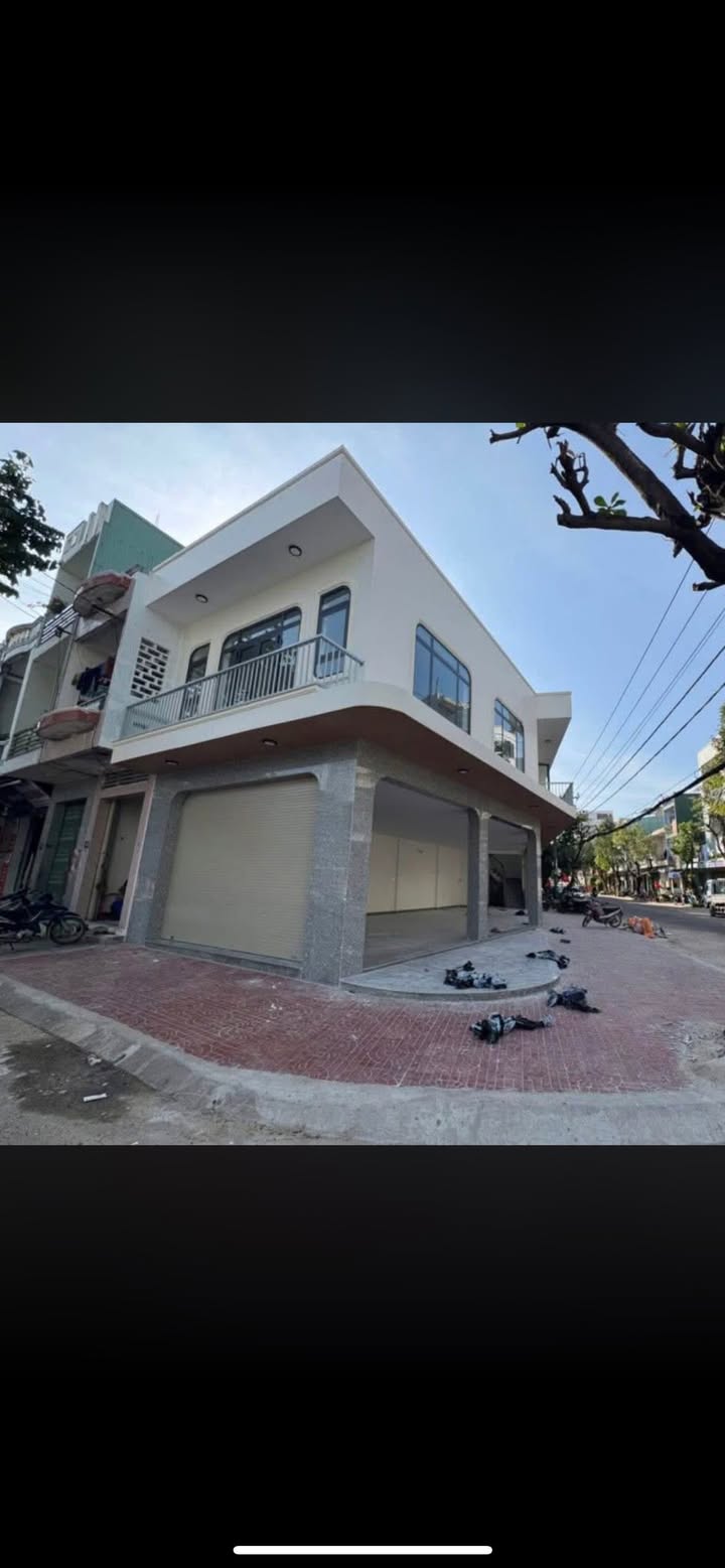 Nhà nguyên căn góc 2 mặt đường Tăng Bạc Hổ và Trần Bình Trọng 105m² giá 50 triệu - Địa điểm lý tưởng gần biển!