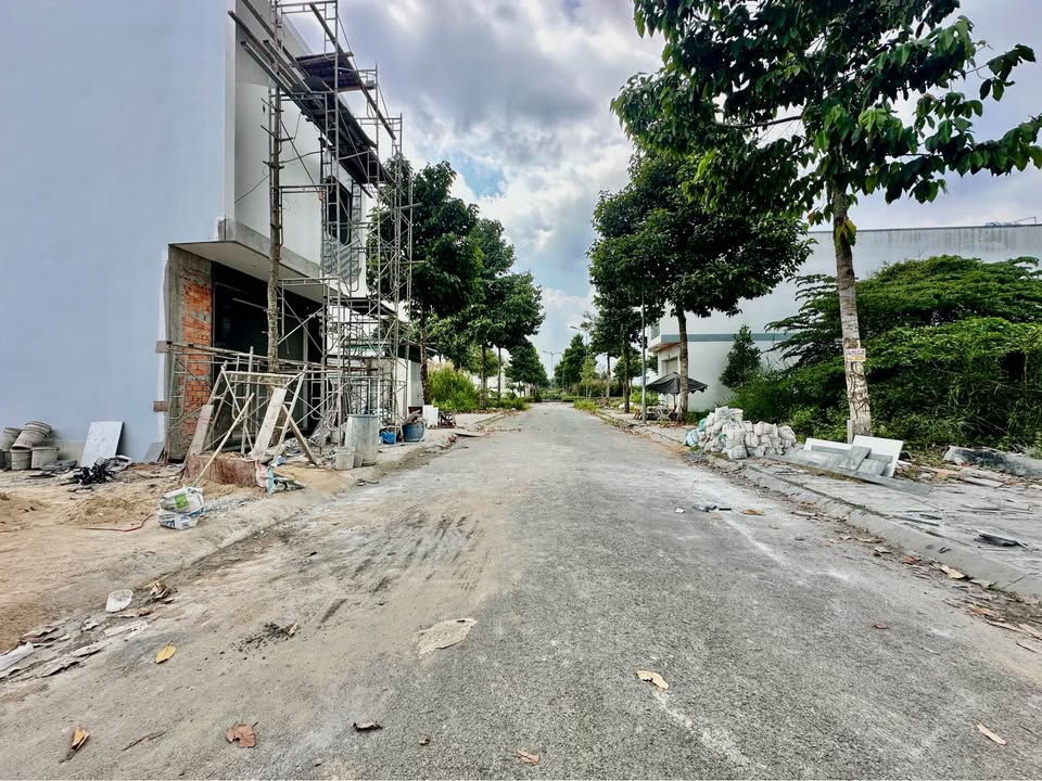 Đất mặt tiền đường D7 - Khu tái định cư Long Hòa B 100m² giá 2.39 tỷ - Đầu tư sinh lời ngay!