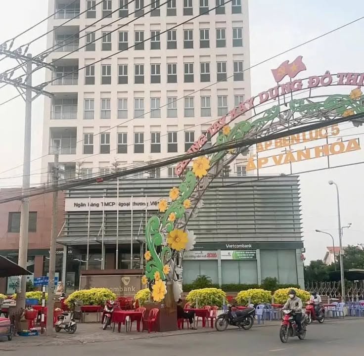 Nhà Mặt Tiền Đường Huỳnh Châu Sổ, Bến Lức 108m² giá 3.3 tỷ - Kinh doanh thuận lợi!