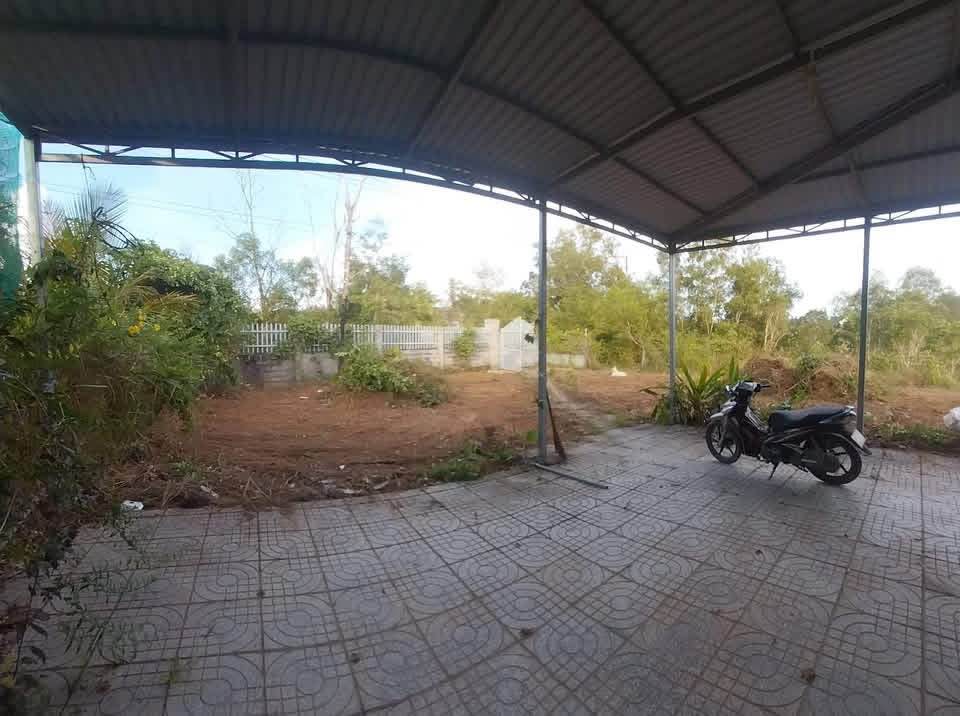 Lô đất mặt tiền Hương Toàn, Bến Tràm, Phú Quốc 1500m² giá 10 tỷ - Cơ hội đầu tư hiếm có!